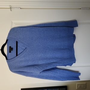 100% Cashmere v neck Tahari sz XL